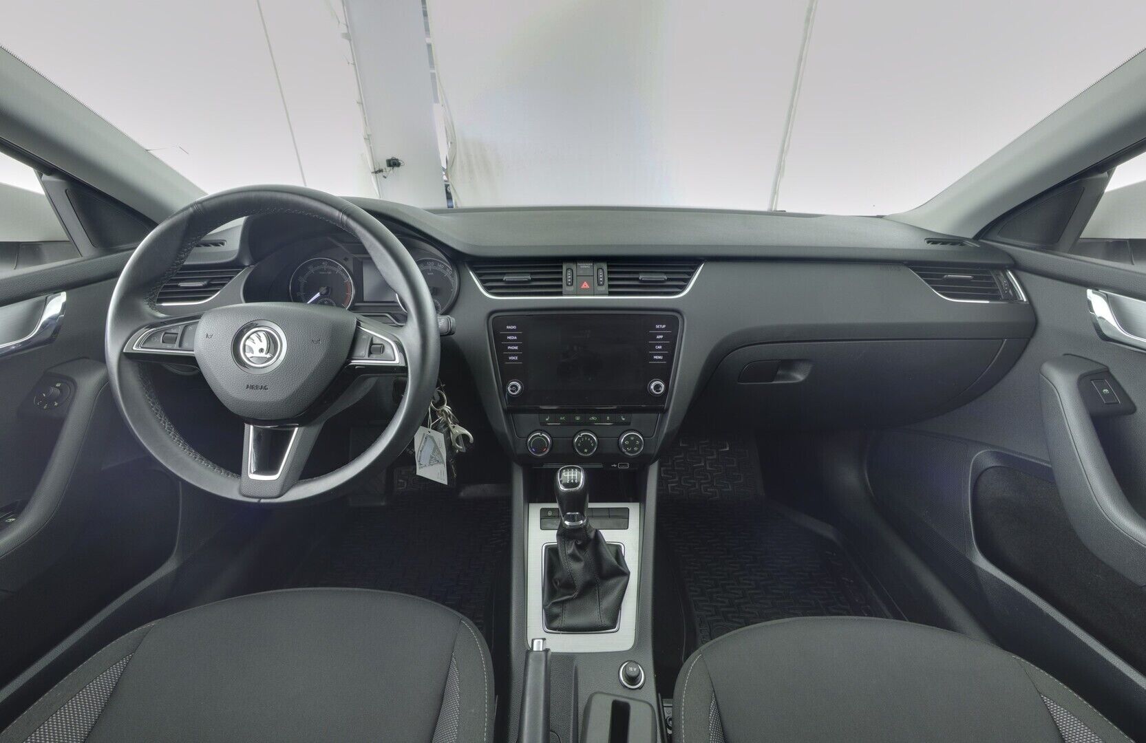 Skoda Octavia iso kuva 2