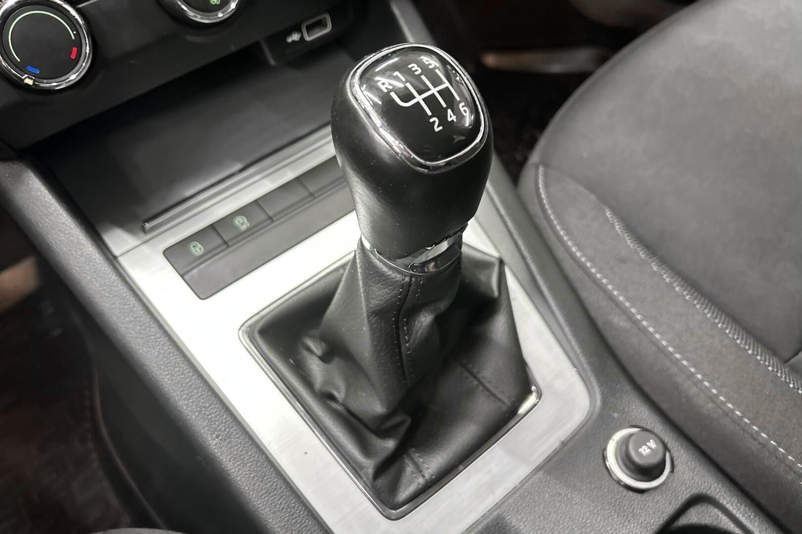 Skoda Octavia iso kuva 18