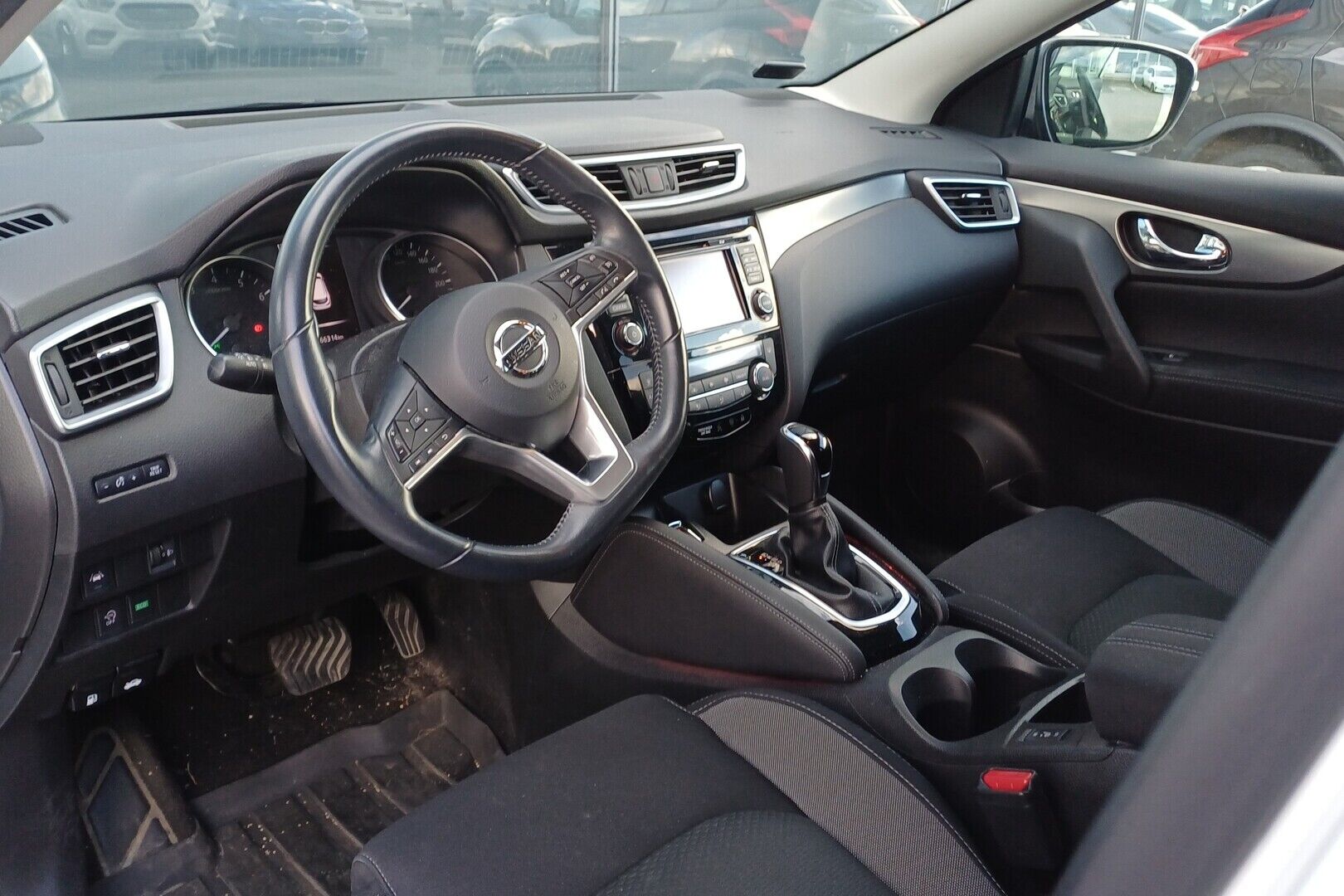 Nissan Qashqai iso kuva 2