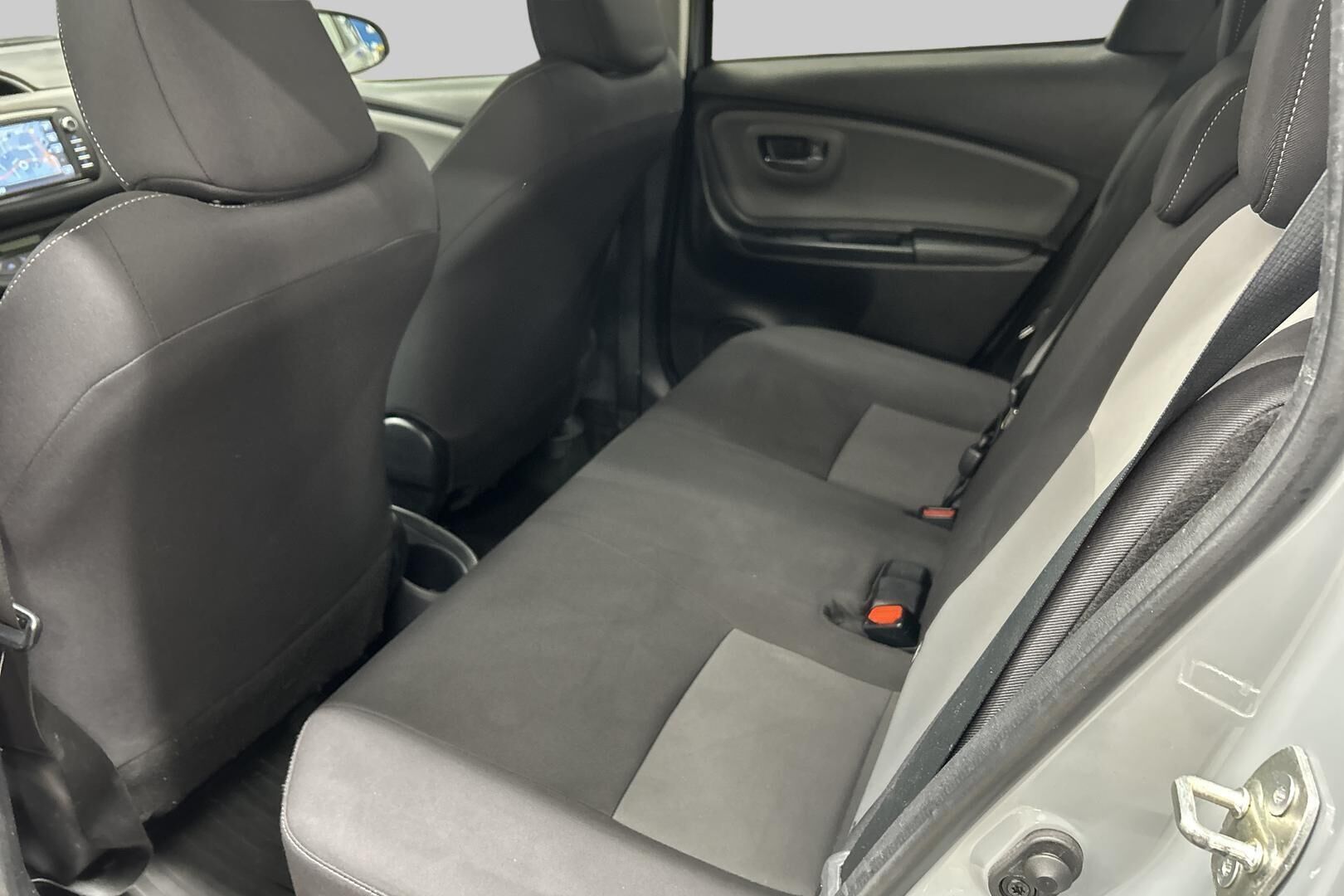 Toyota Yaris iso kuva 10