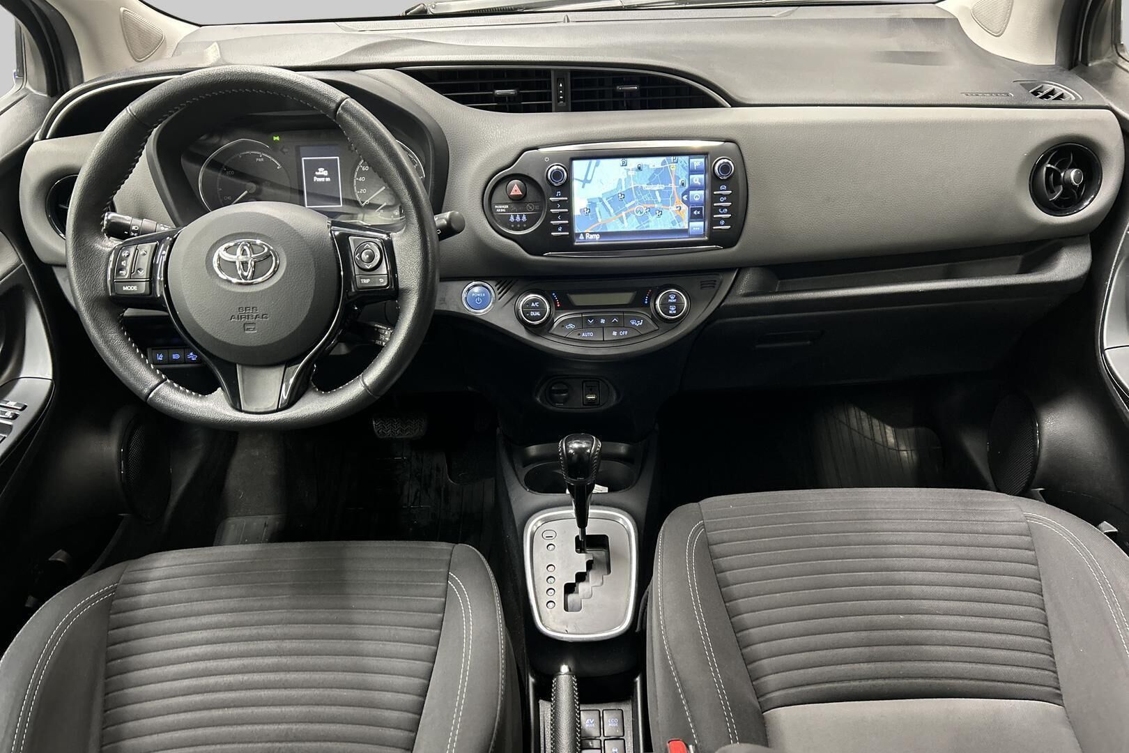 Toyota Yaris iso kuva 11