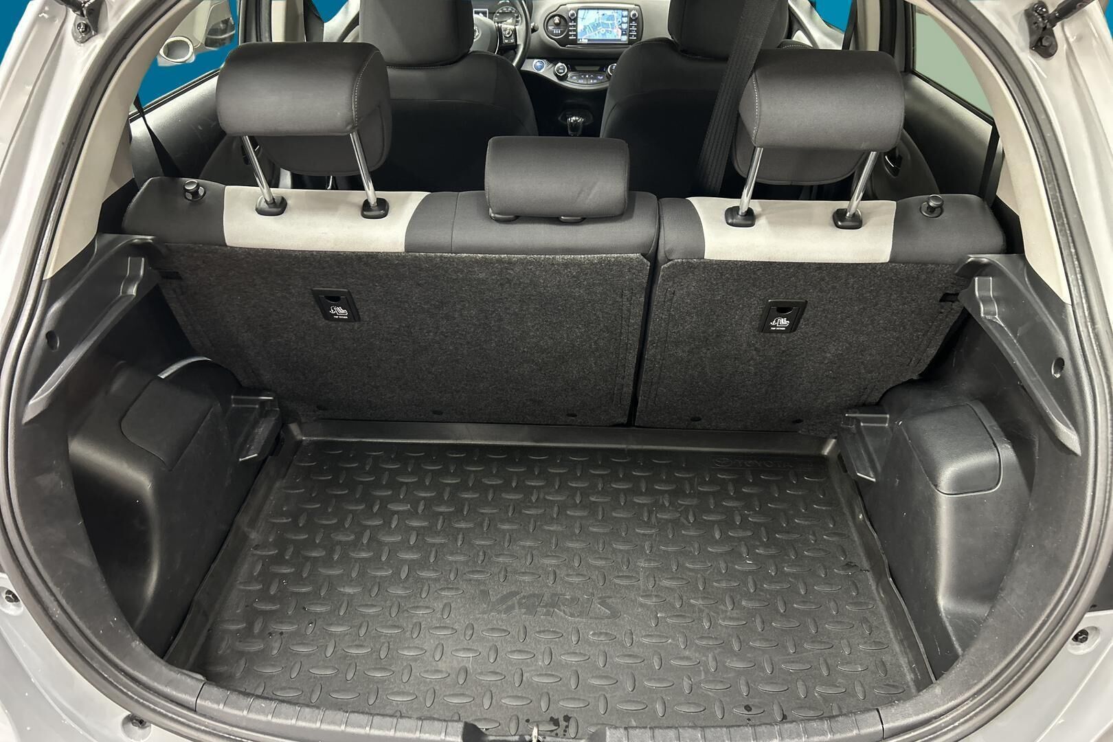 Toyota Yaris iso kuva 12