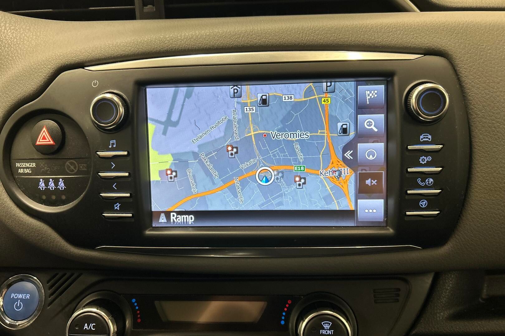 Toyota Yaris iso kuva 15