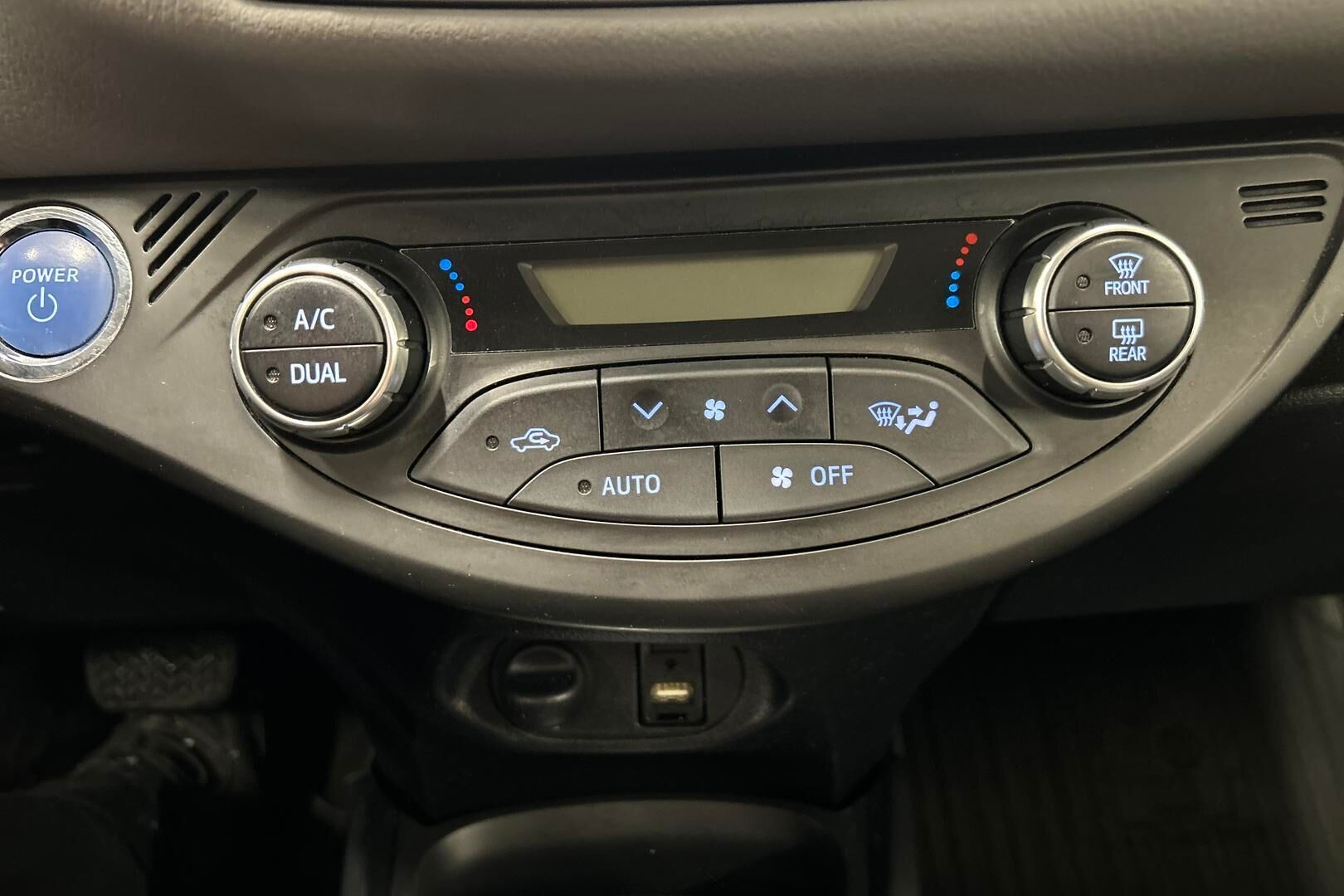 Toyota Yaris iso kuva 16