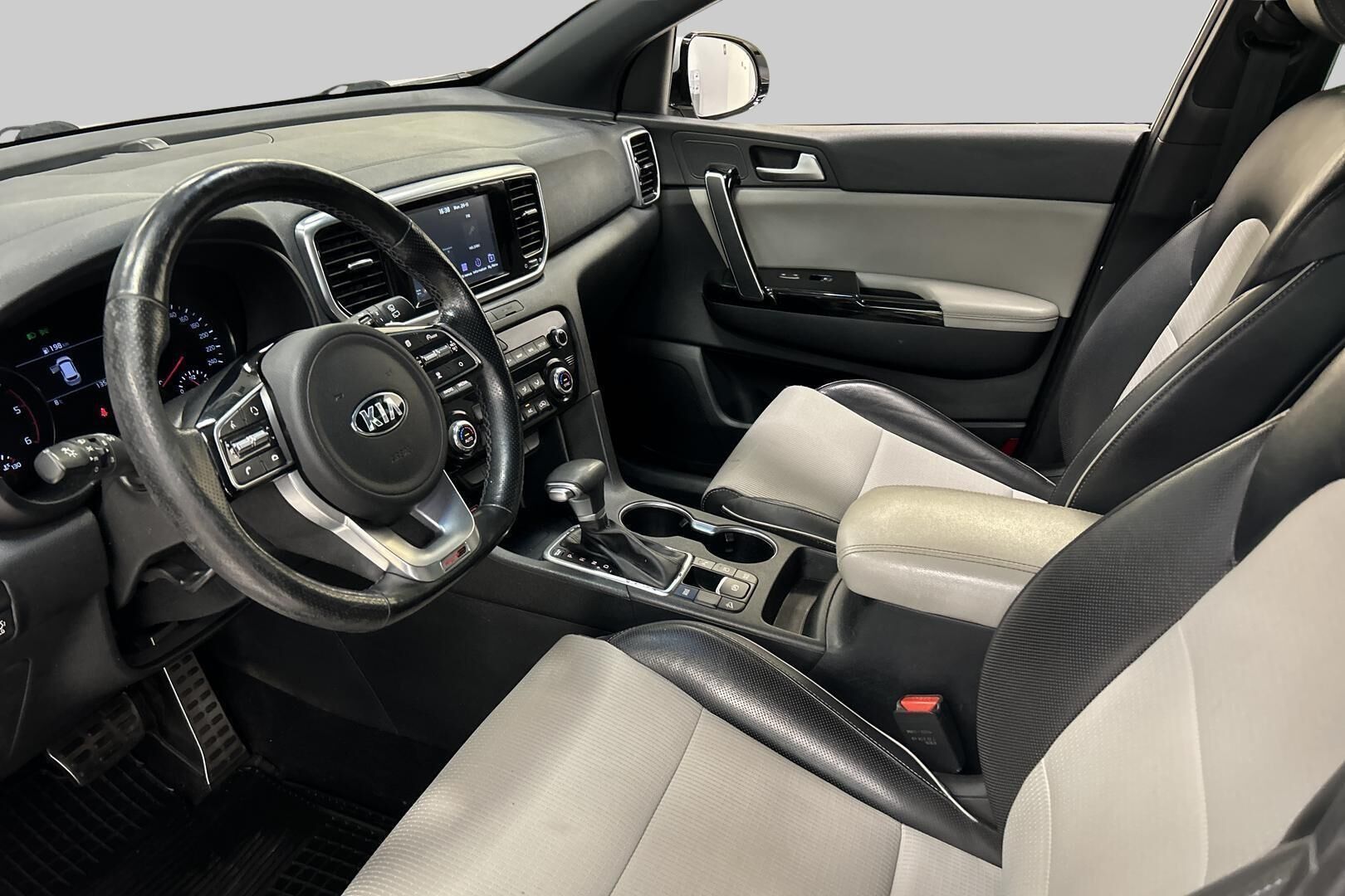 Kia Sportage iso kuva 16