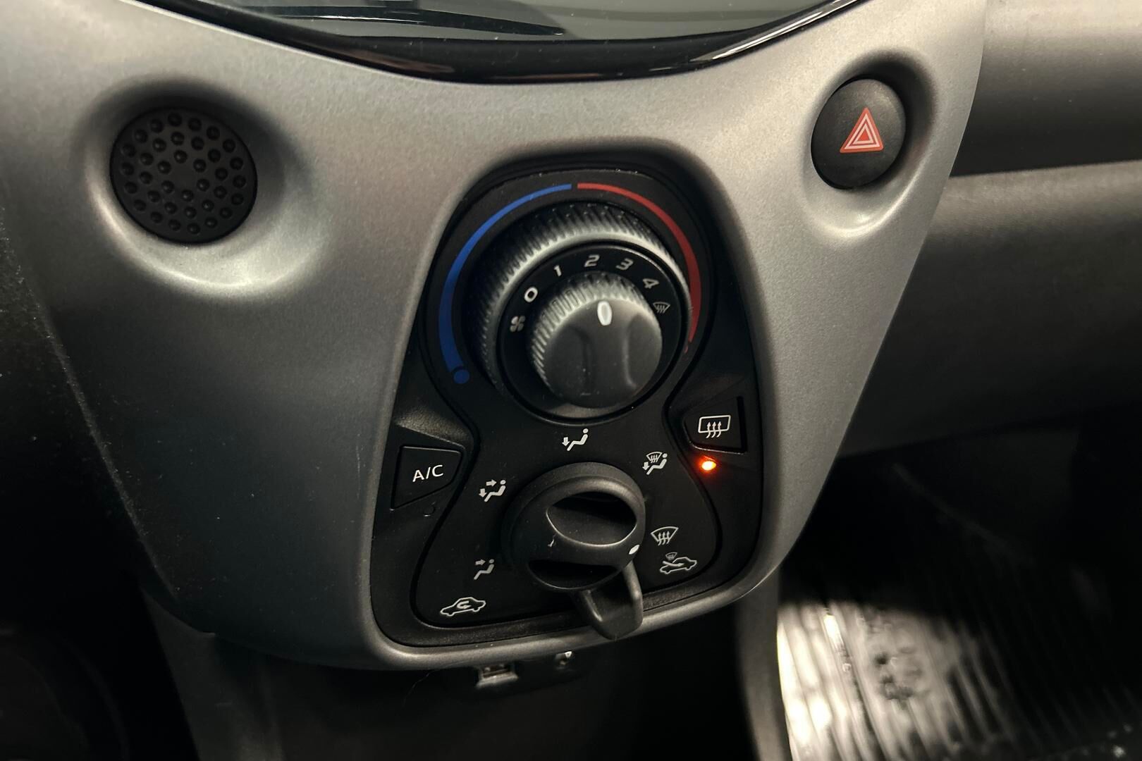 Toyota AYGO iso kuva 17