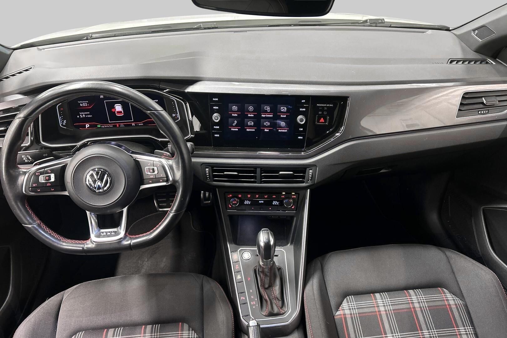 Volkswagen Polo iso kuva 10