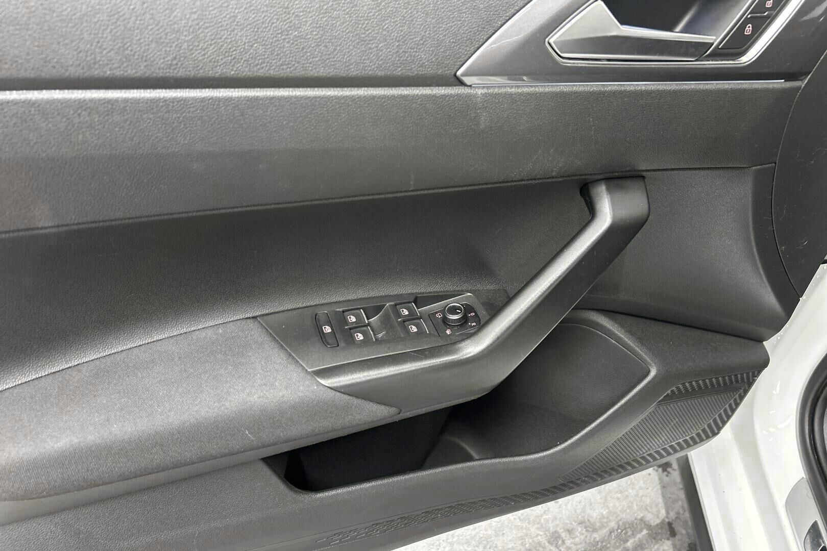 Volkswagen Polo iso kuva 13