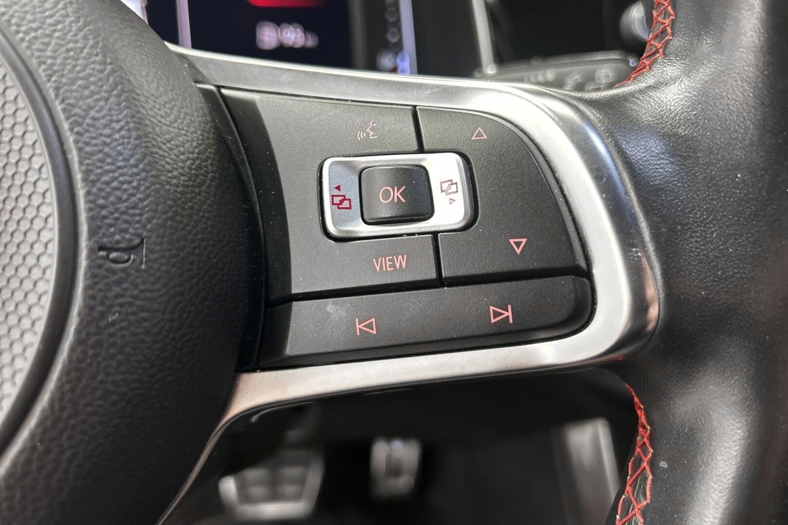 Volkswagen Polo iso kuva 16
