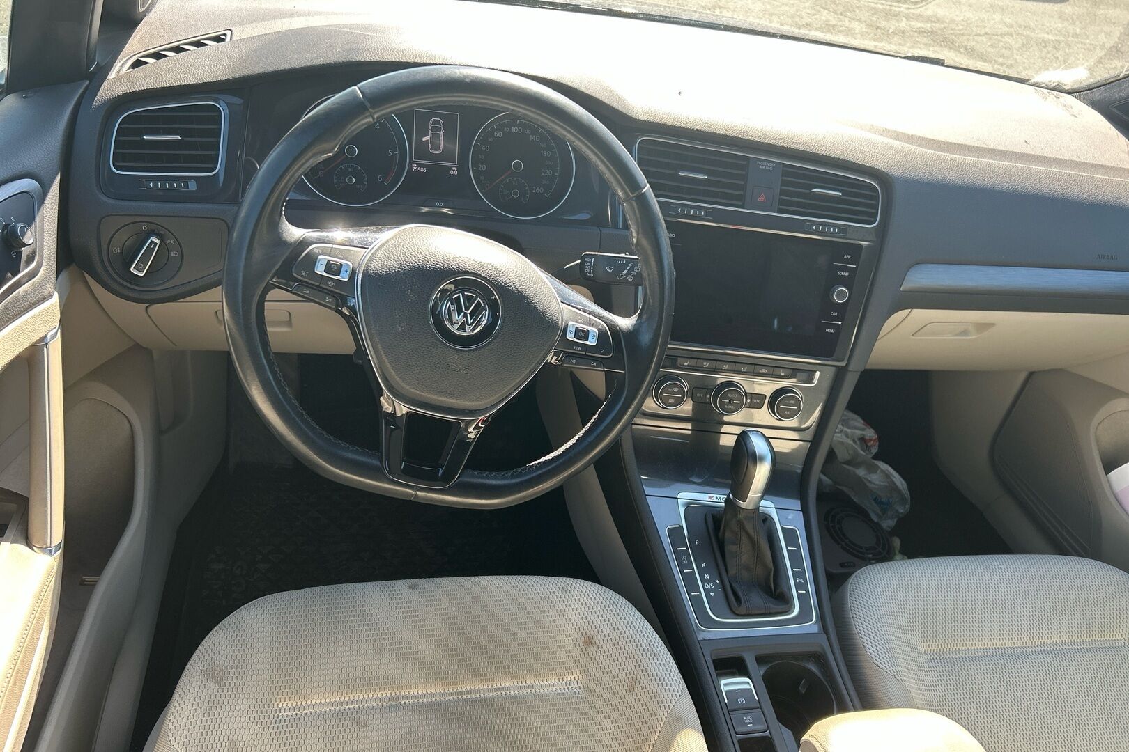 Volkswagen Golf iso kuva 1