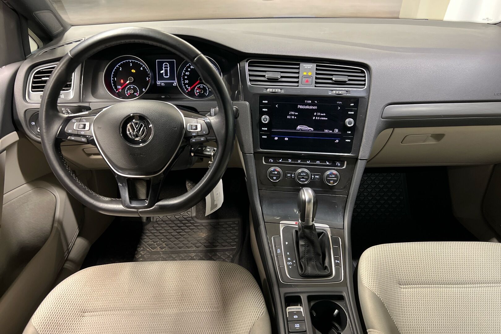 Volkswagen Golf iso kuva 6