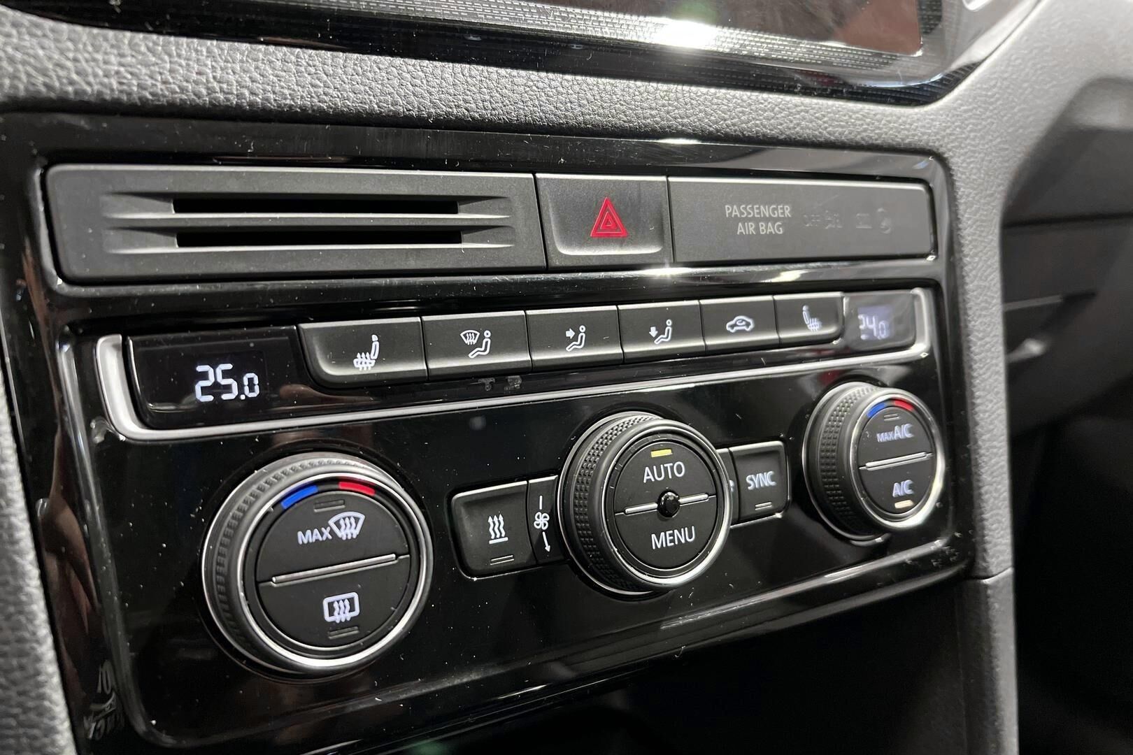 Volkswagen Golf Sportsvan iso kuva 20