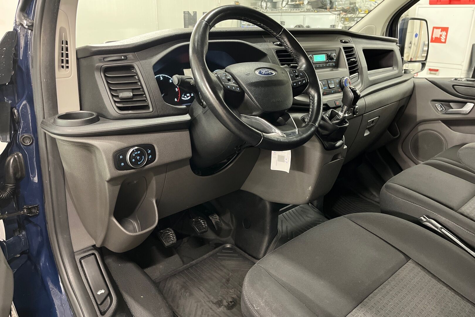 Ford Transit Custom iso kuva 6