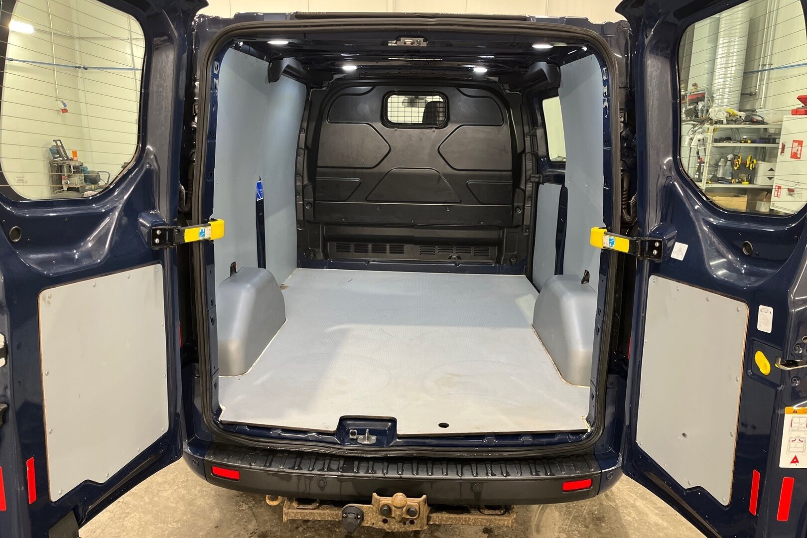 Ford Transit Custom iso kuva 8