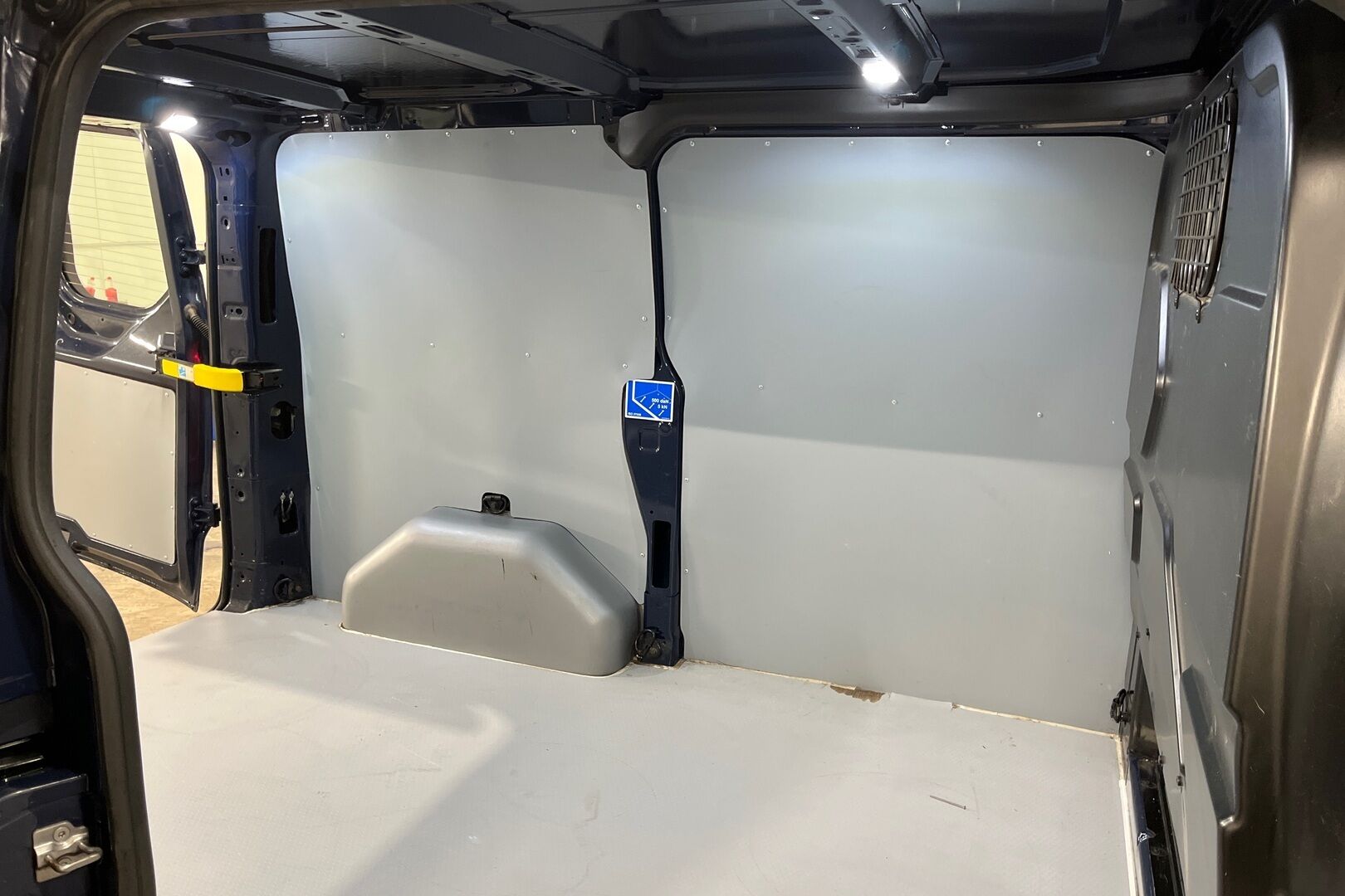 Ford Transit Custom iso kuva 9