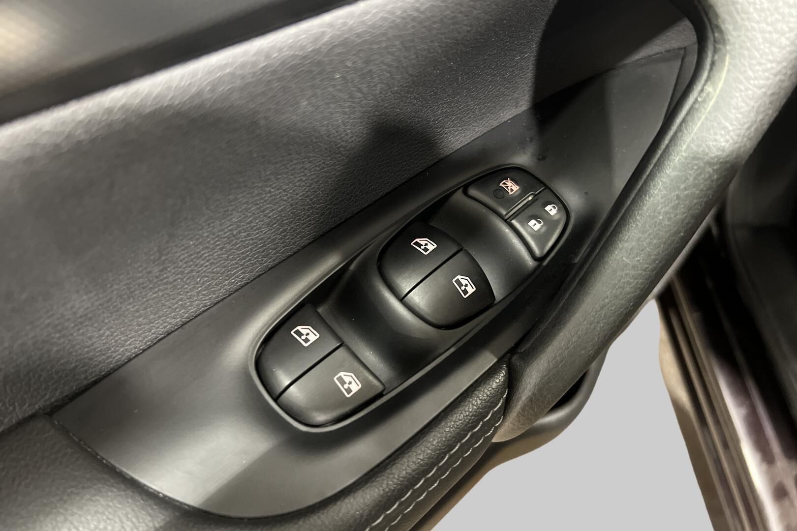 Nissan Qashqai iso kuva 15