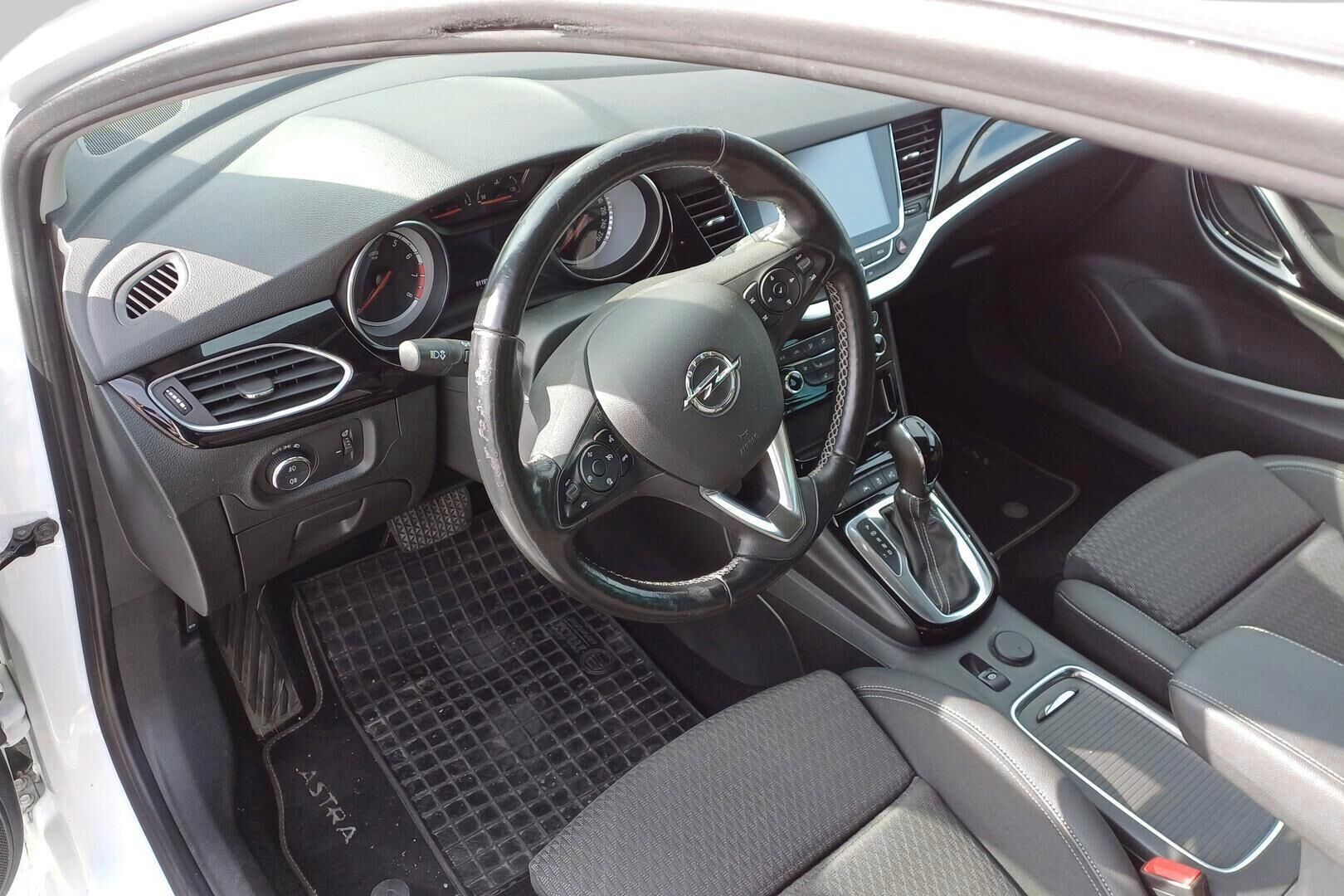 Opel Astra iso kuva 1