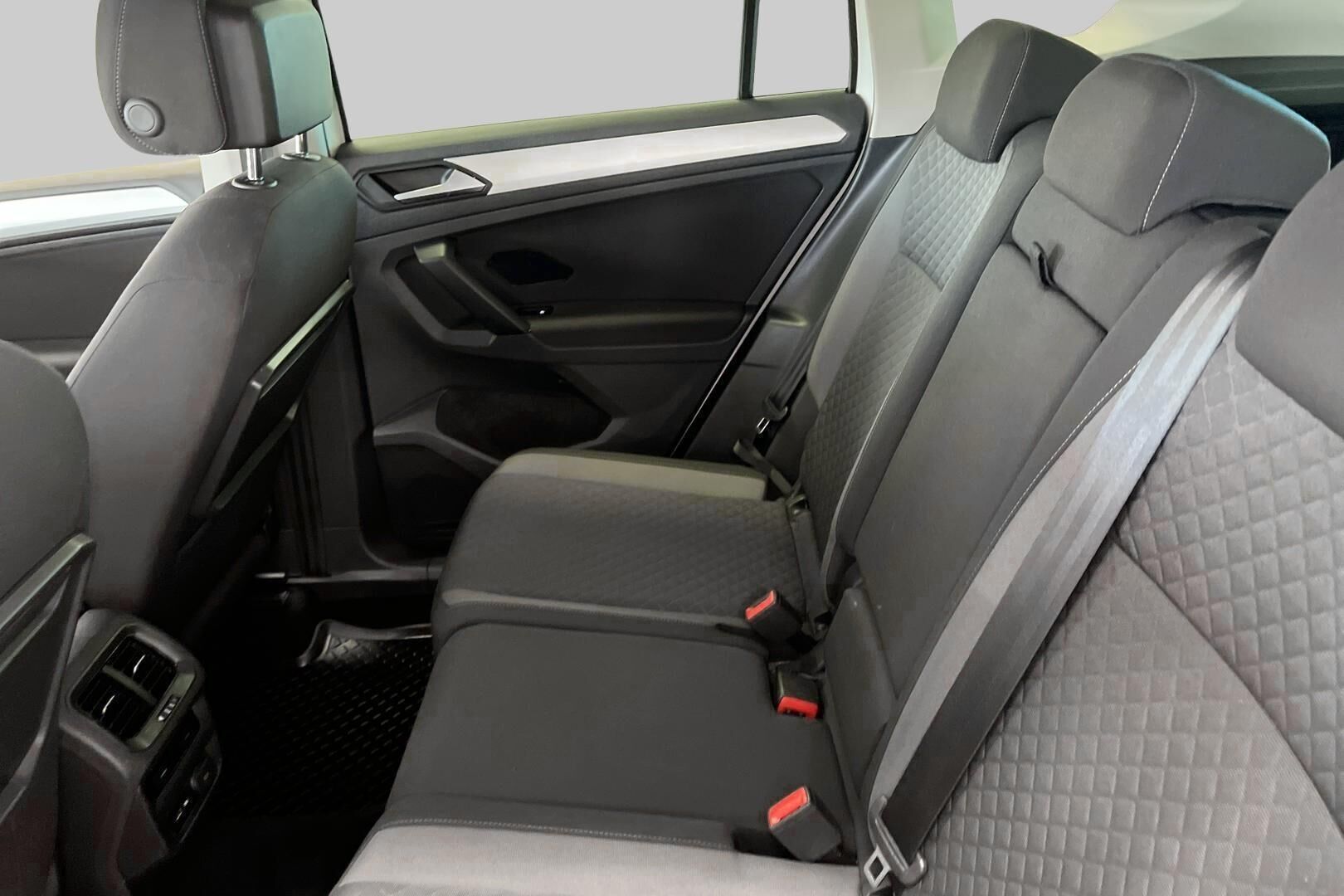 Volkswagen Tiguan iso kuva 9