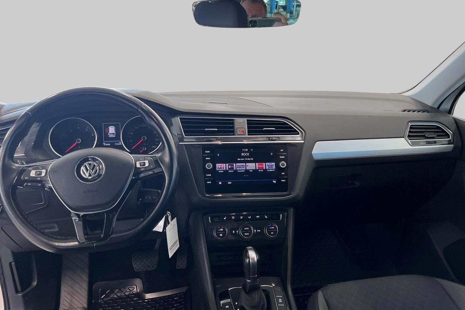 Volkswagen Tiguan iso kuva 10