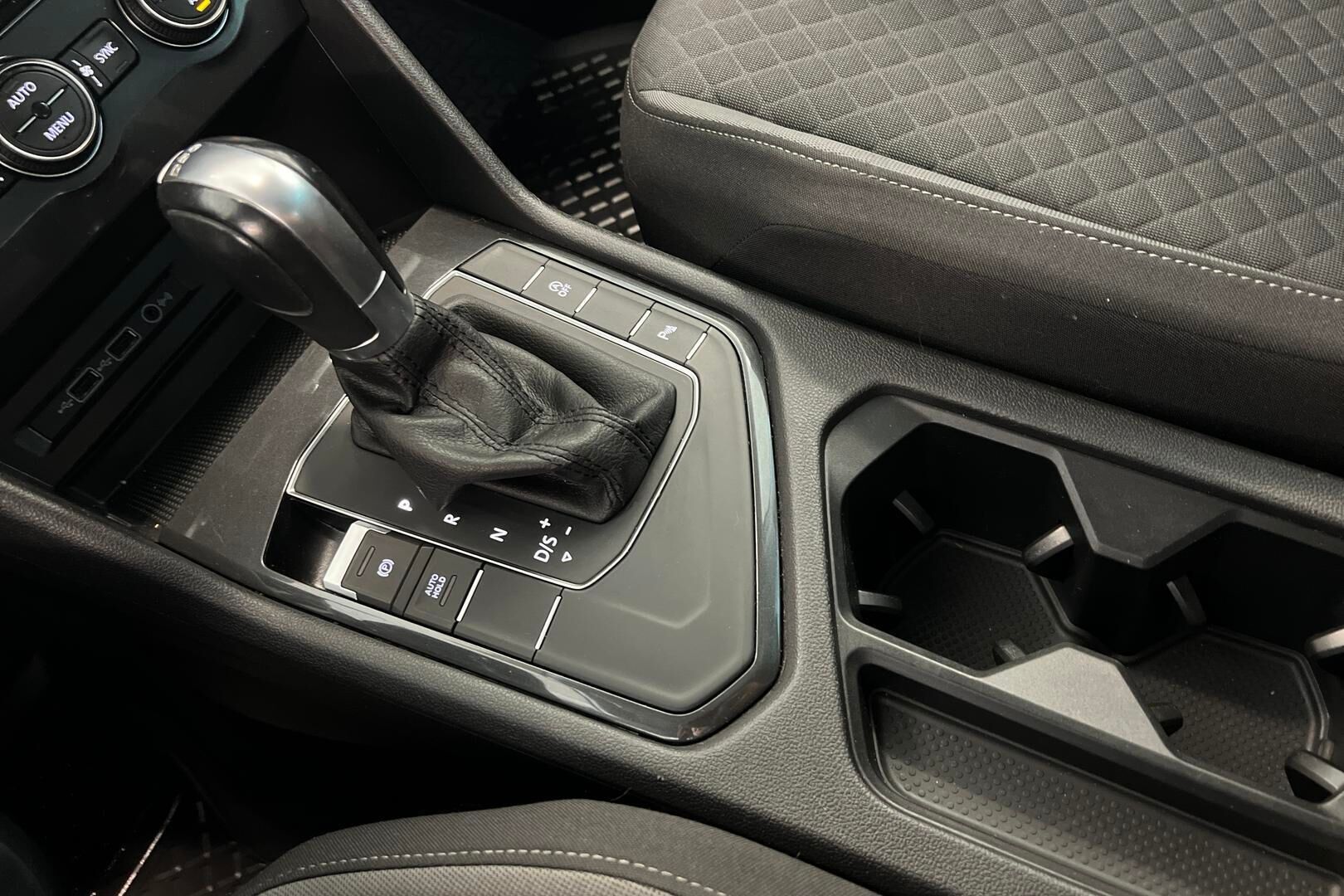 Volkswagen Tiguan iso kuva 15