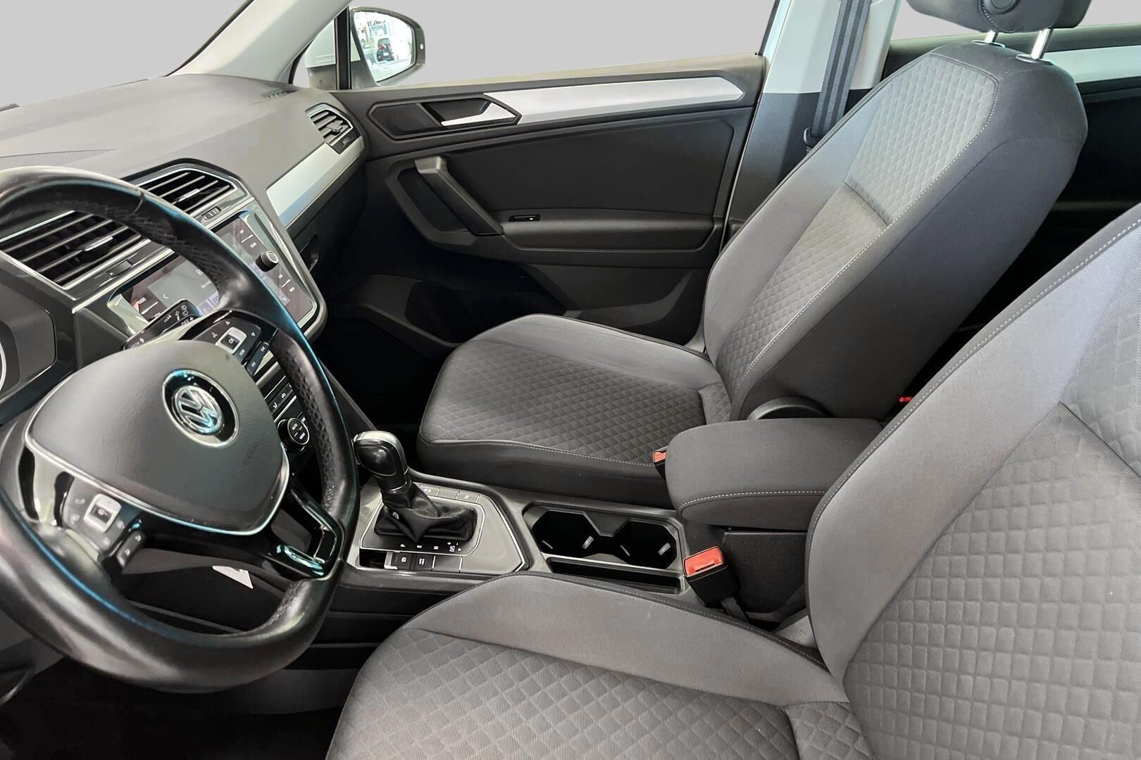 Volkswagen Tiguan iso kuva 8