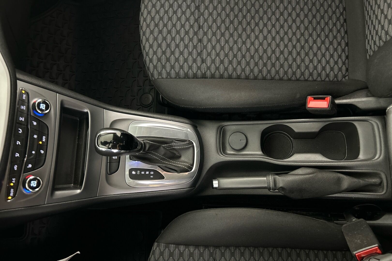 Opel Astra iso kuva 14