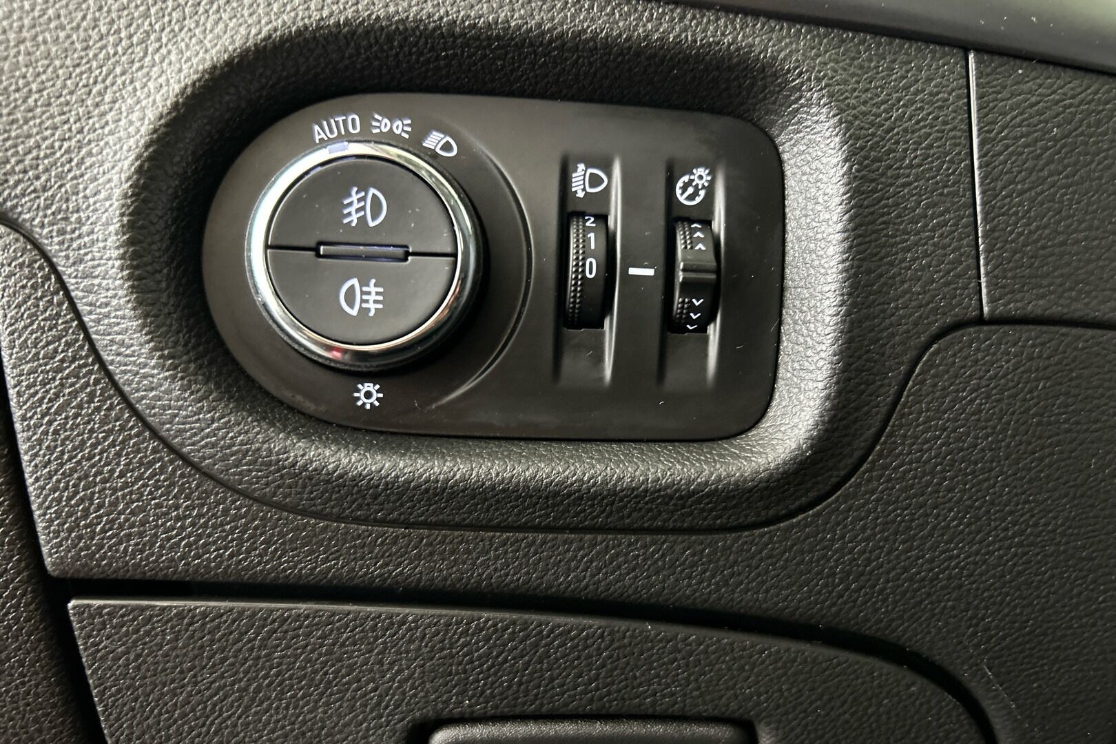 Opel Astra iso kuva 22