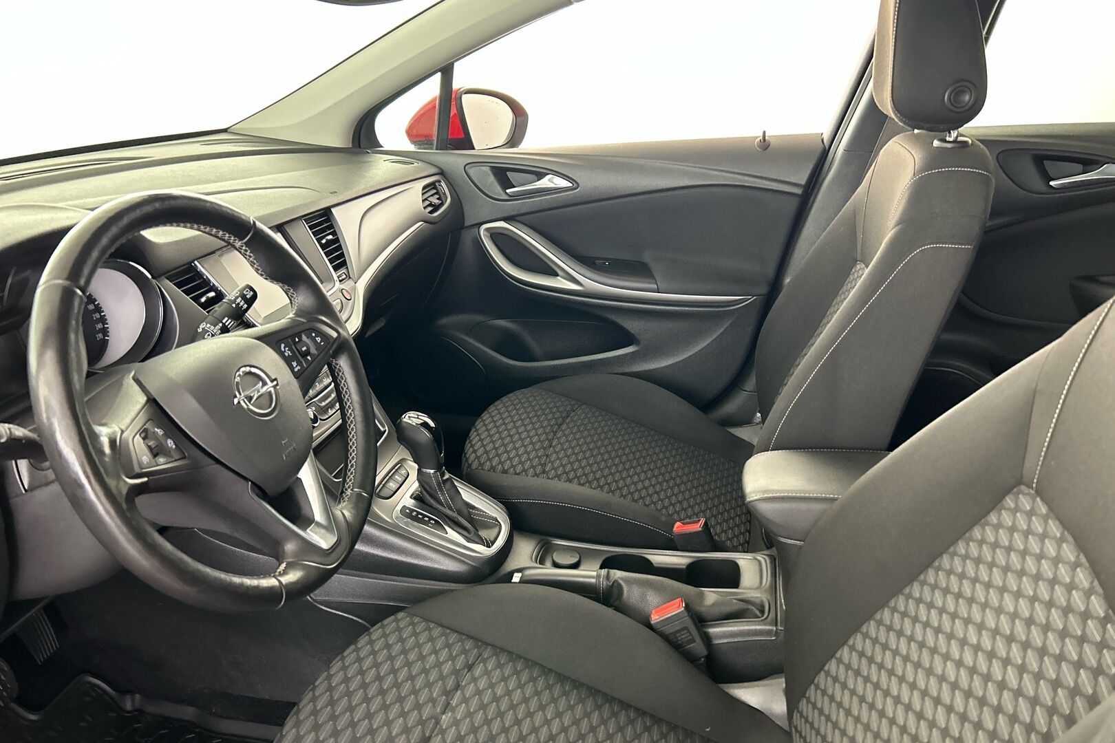 Opel Astra iso kuva 2