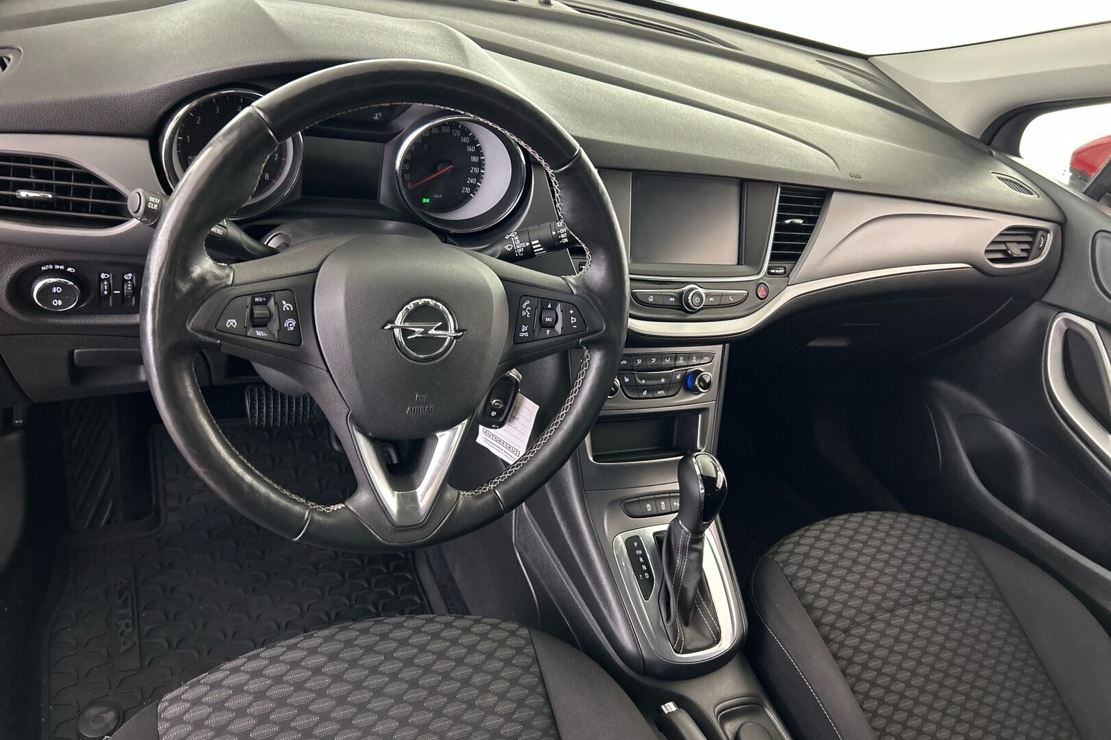 Opel Astra iso kuva 3