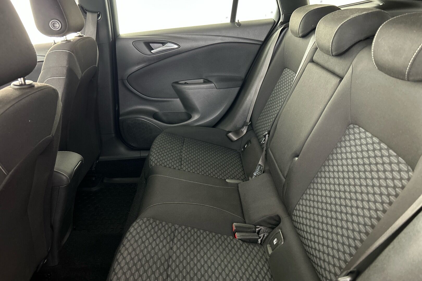 Opel Astra iso kuva 4