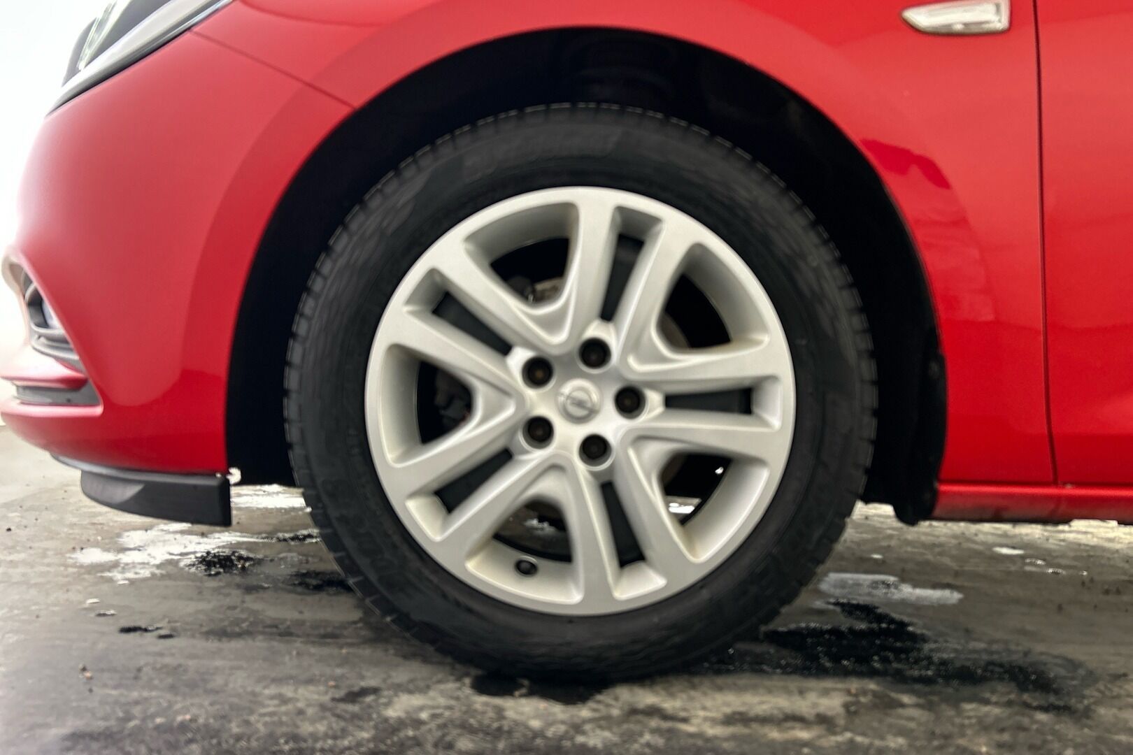 Opel Astra iso kuva 6