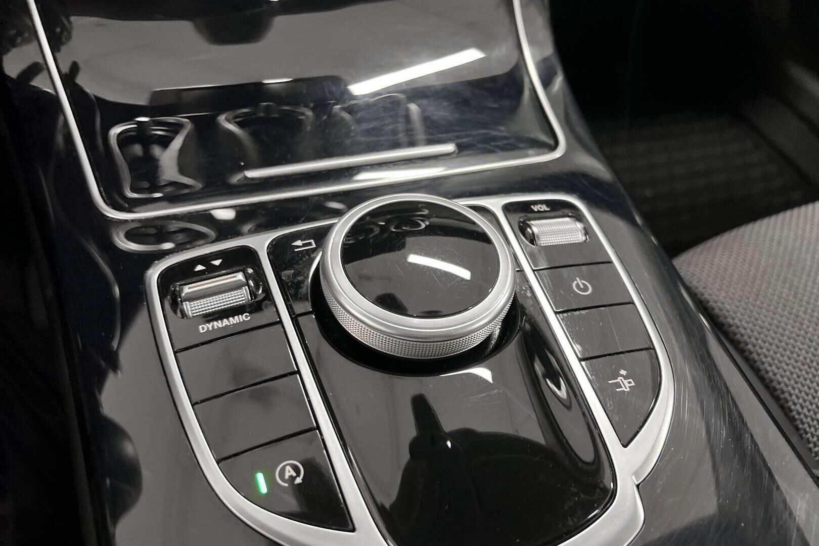 Mercedes-Benz C iso kuva 17