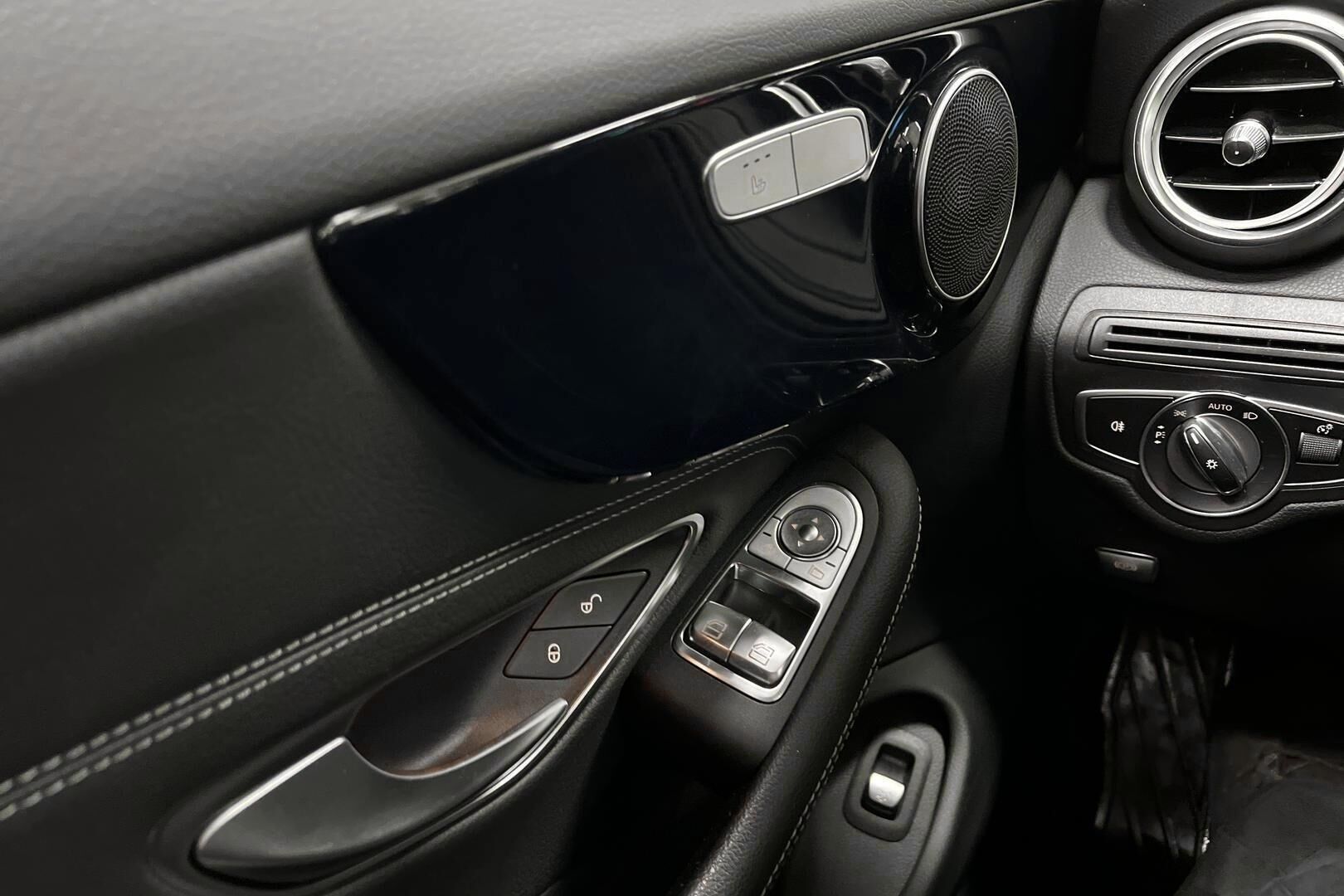 Mercedes-Benz C iso kuva 20