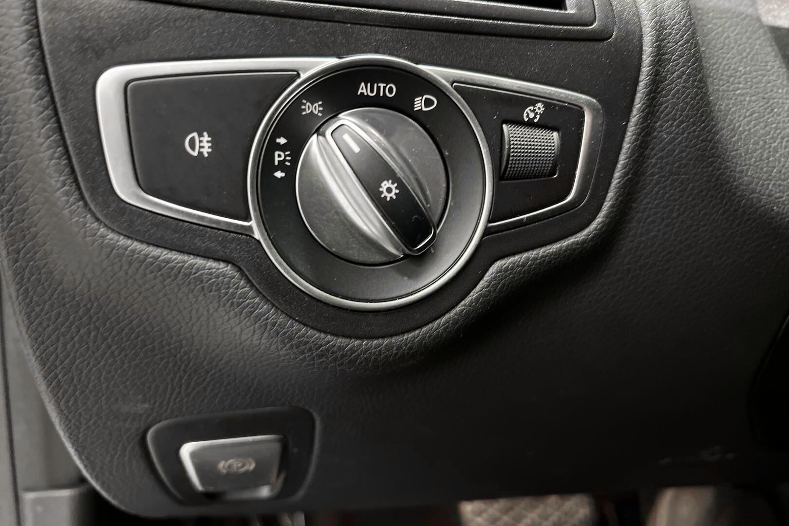 Mercedes-Benz C iso kuva 21