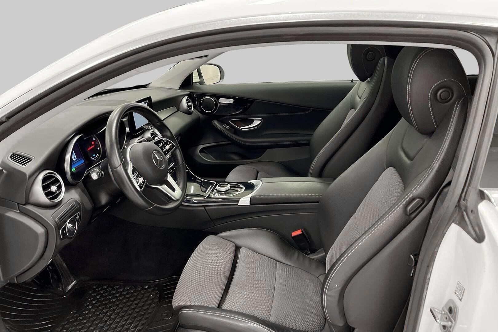 Mercedes-Benz C iso kuva 9