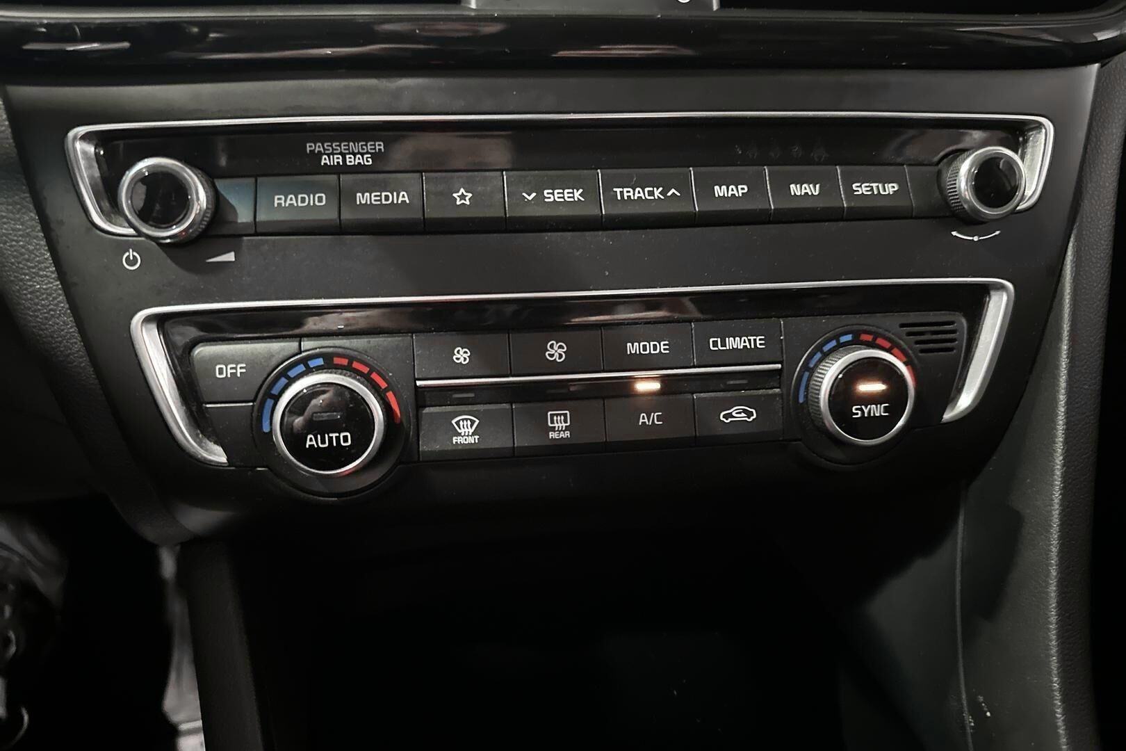 Kia Optima iso kuva 24