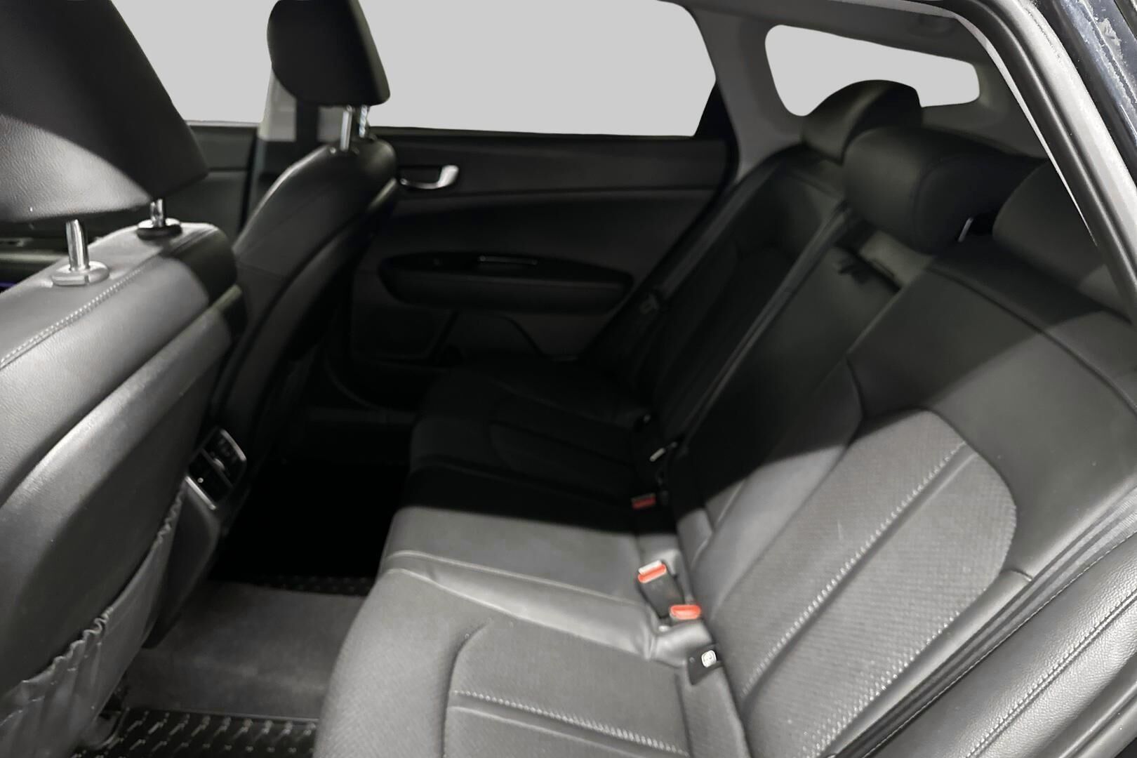 Kia Optima iso kuva 8