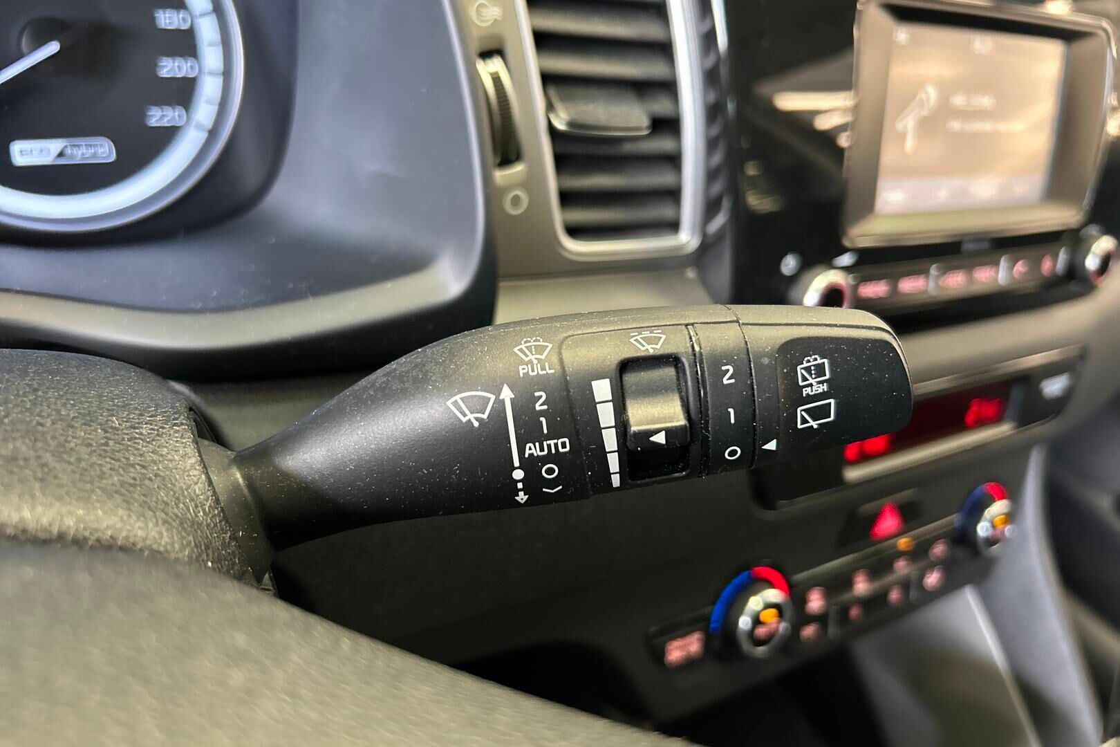 Kia Niro iso kuva 18