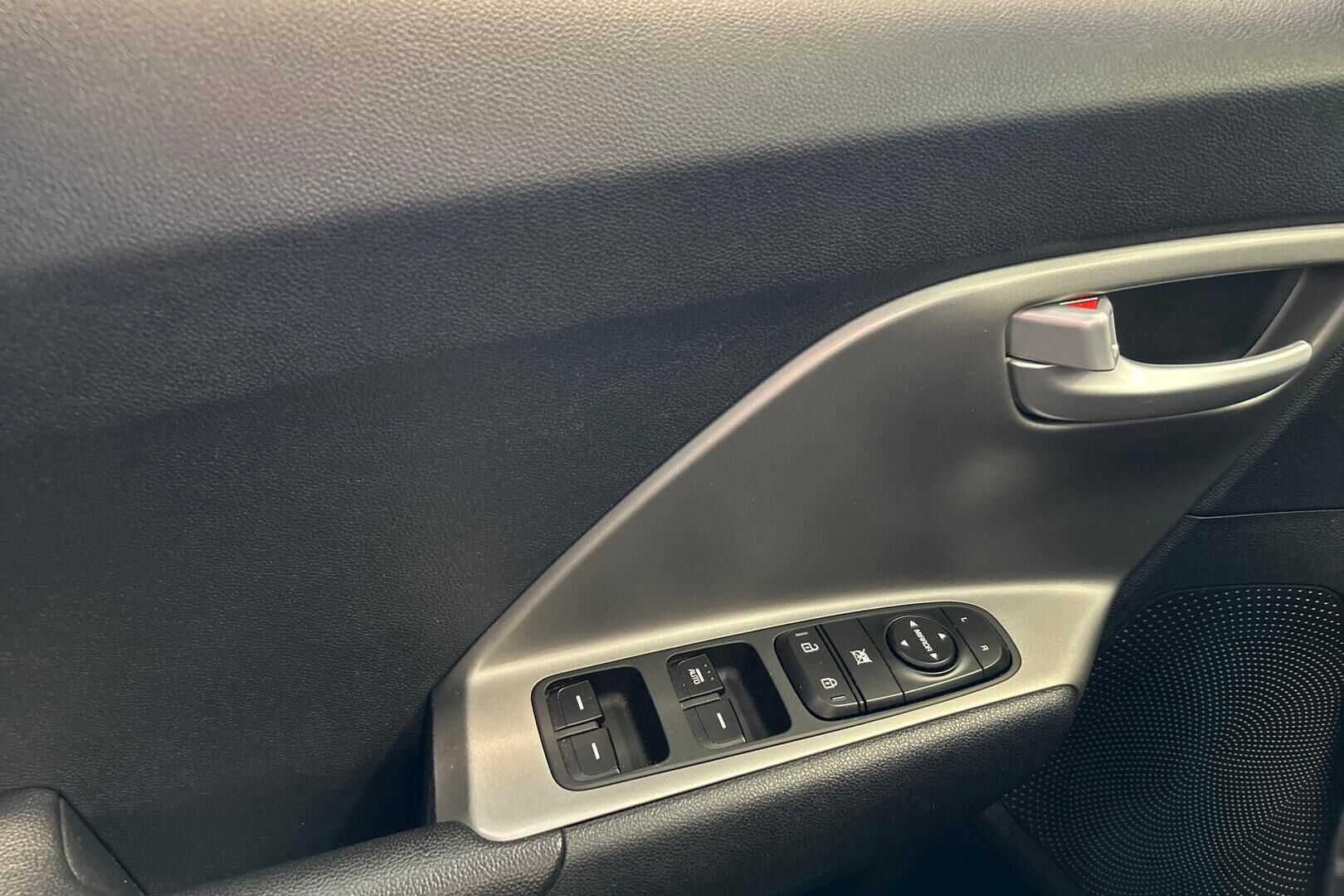 Kia Niro iso kuva 21