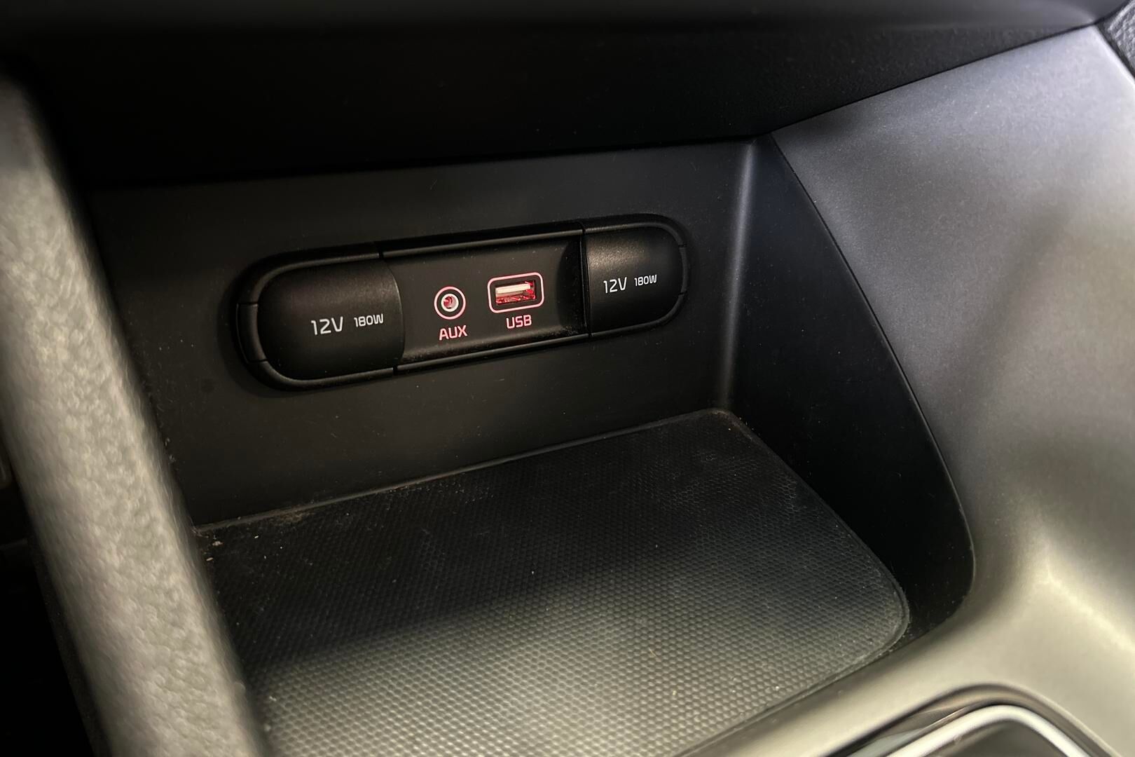 Kia Niro iso kuva 25