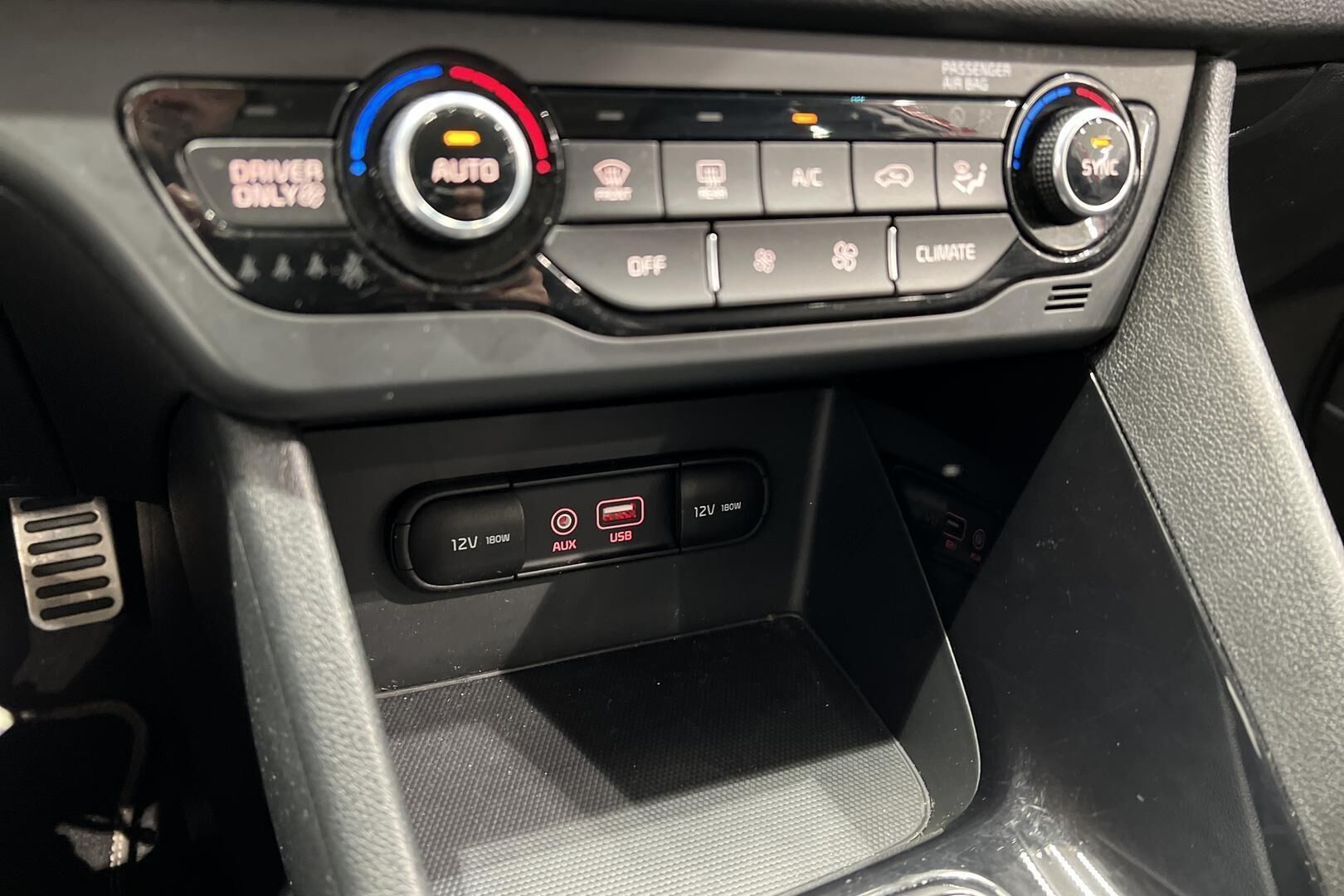 Kia Niro iso kuva 18