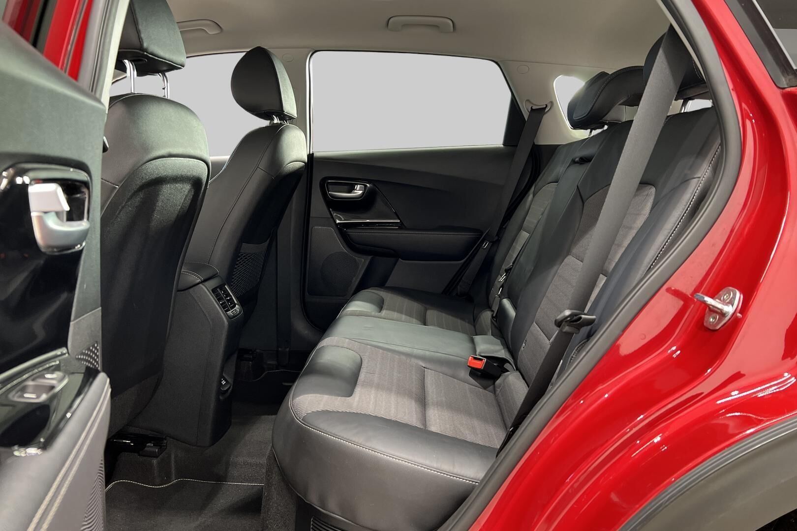Kia Niro iso kuva 9
