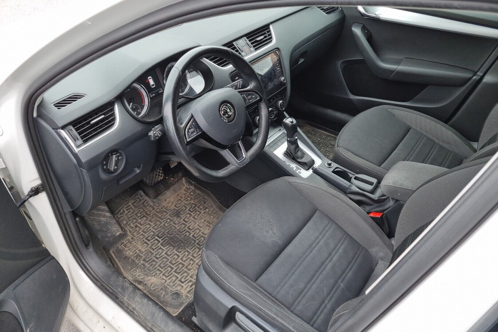 Skoda Octavia iso kuva 2