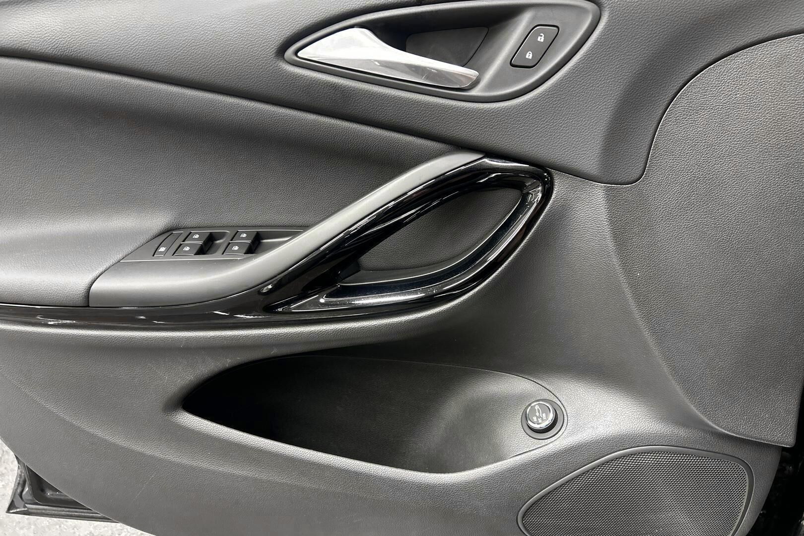Opel Astra iso kuva 21