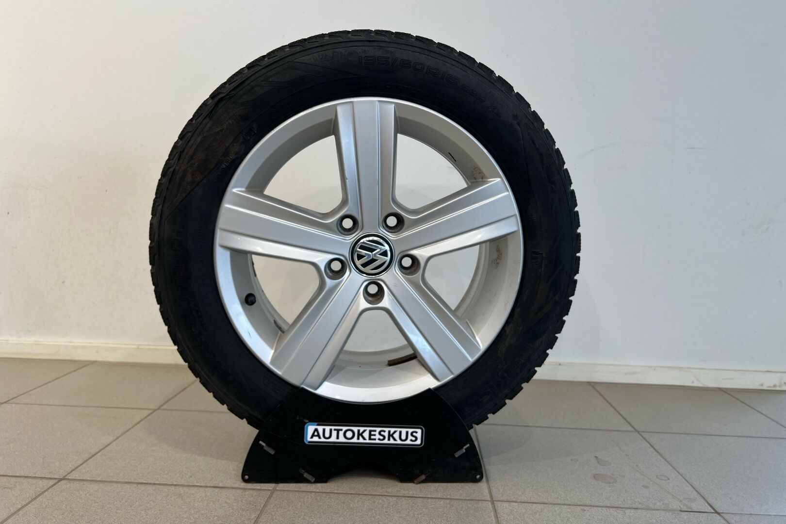 Volkswagen Golf iso kuva 11