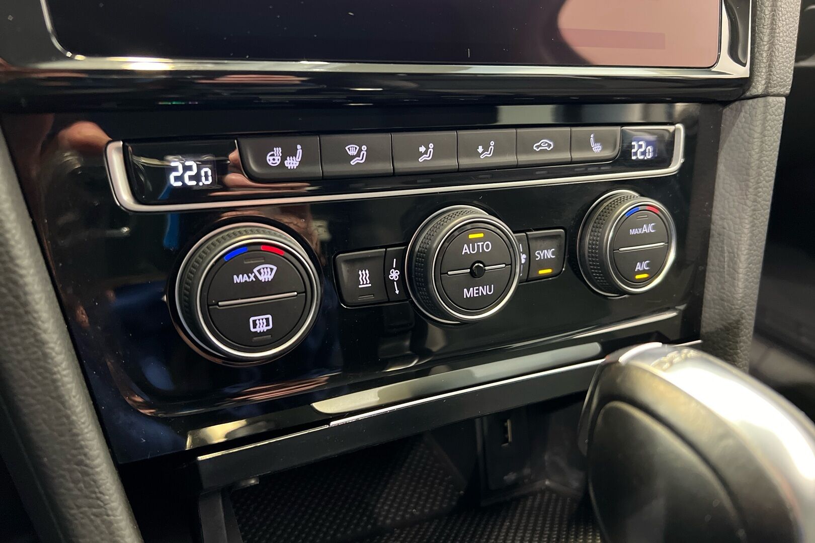 Volkswagen Golf iso kuva 18