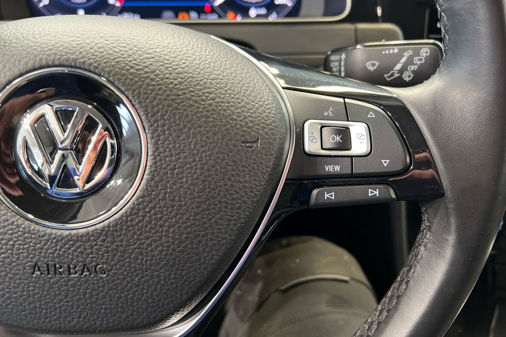 Volkswagen Golf iso kuva 21