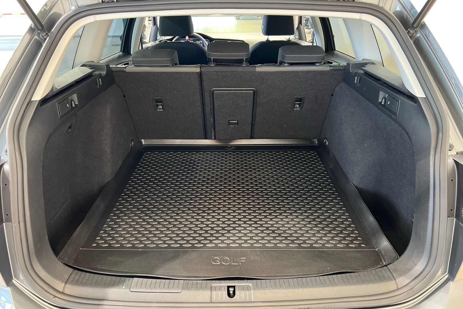 Volkswagen Golf iso kuva 9