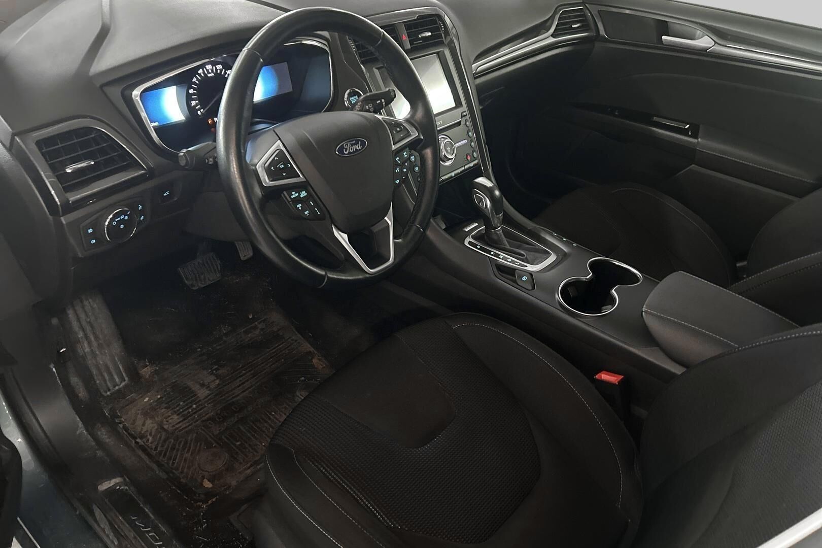 Ford Mondeo iso kuva 2