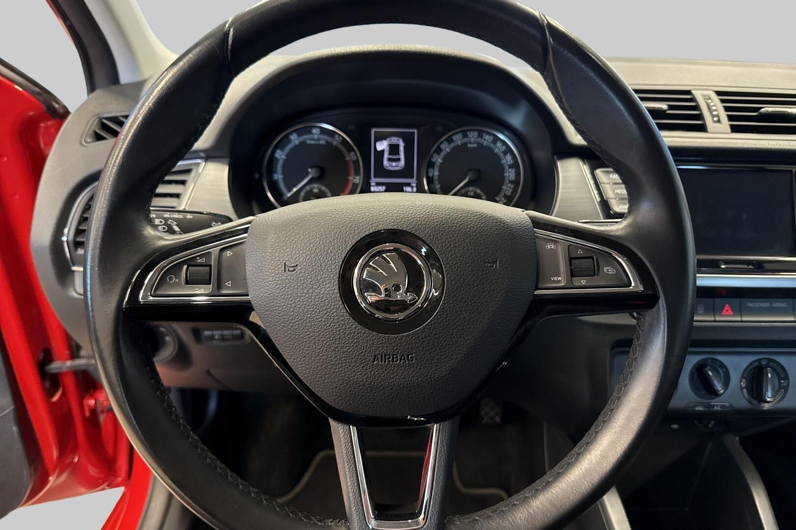 Skoda Fabia iso kuva 16